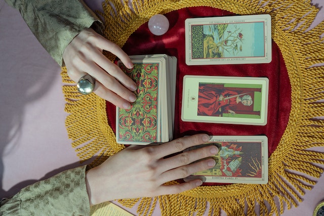 Love & Light Tarot Readings