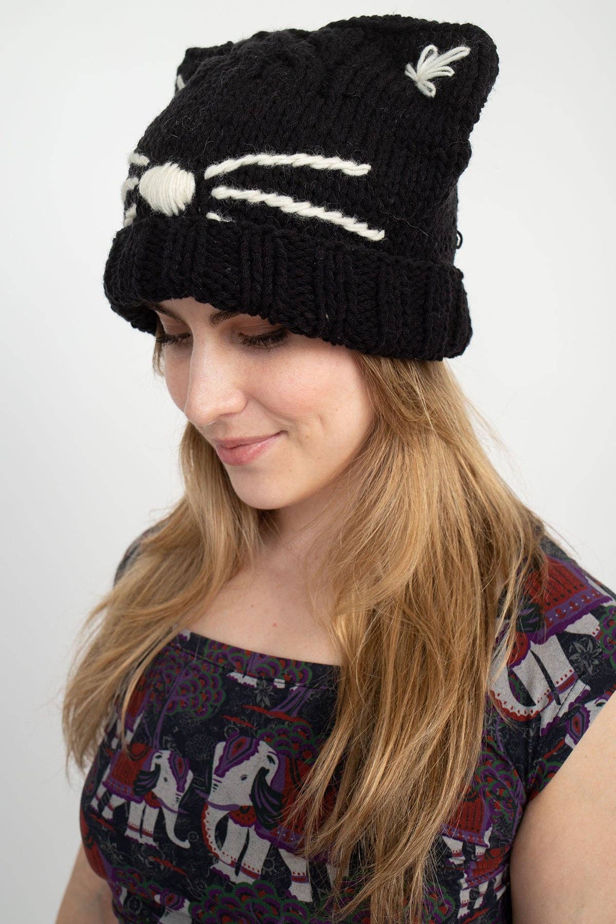 Knit Kitty Cat Embroidered Beanie: Black