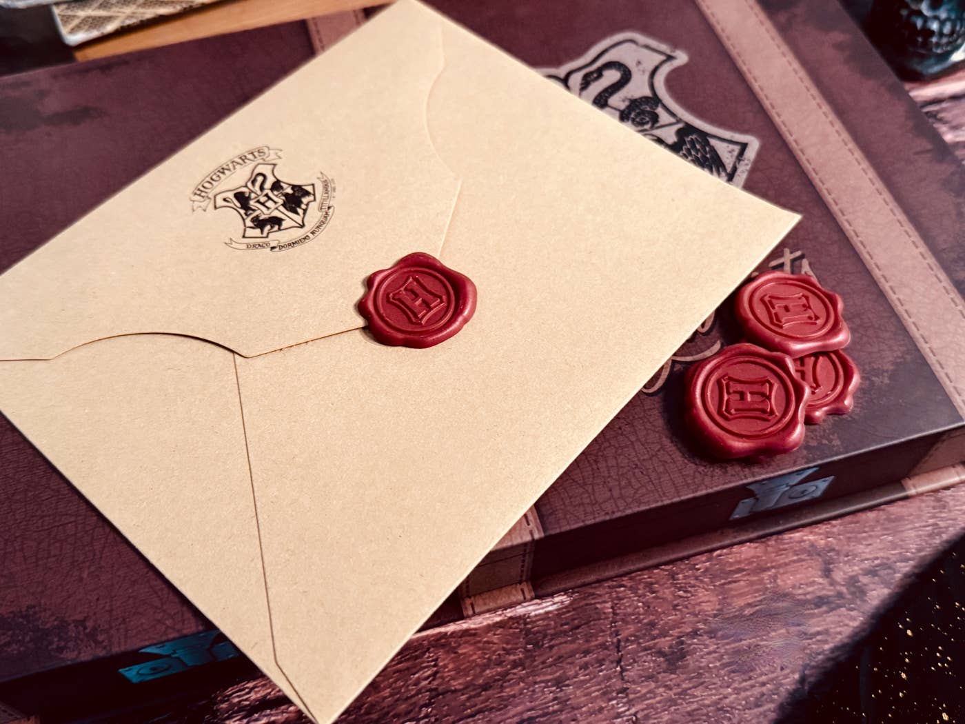 Harry Potter Hogwarts Boxed Stationery Set with Seals & Pen