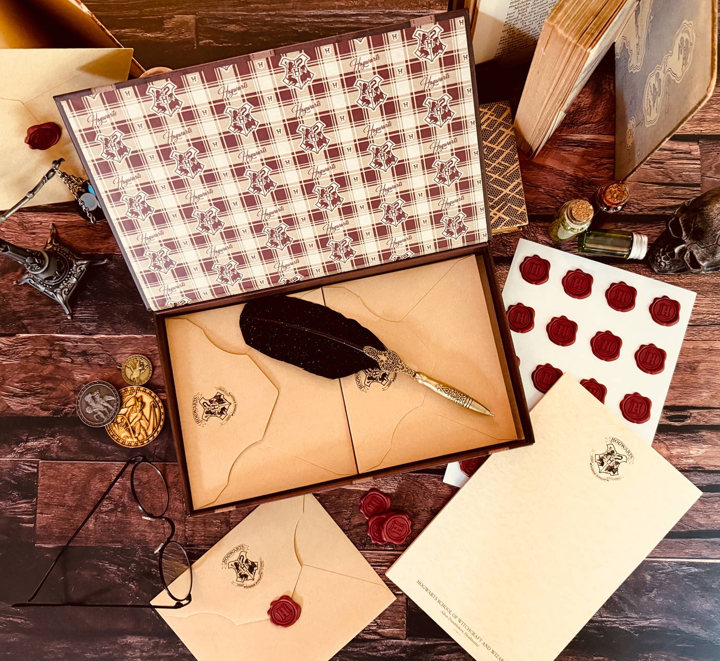 Harry Potter Hogwarts Boxed Stationery Set with Seals & Pen