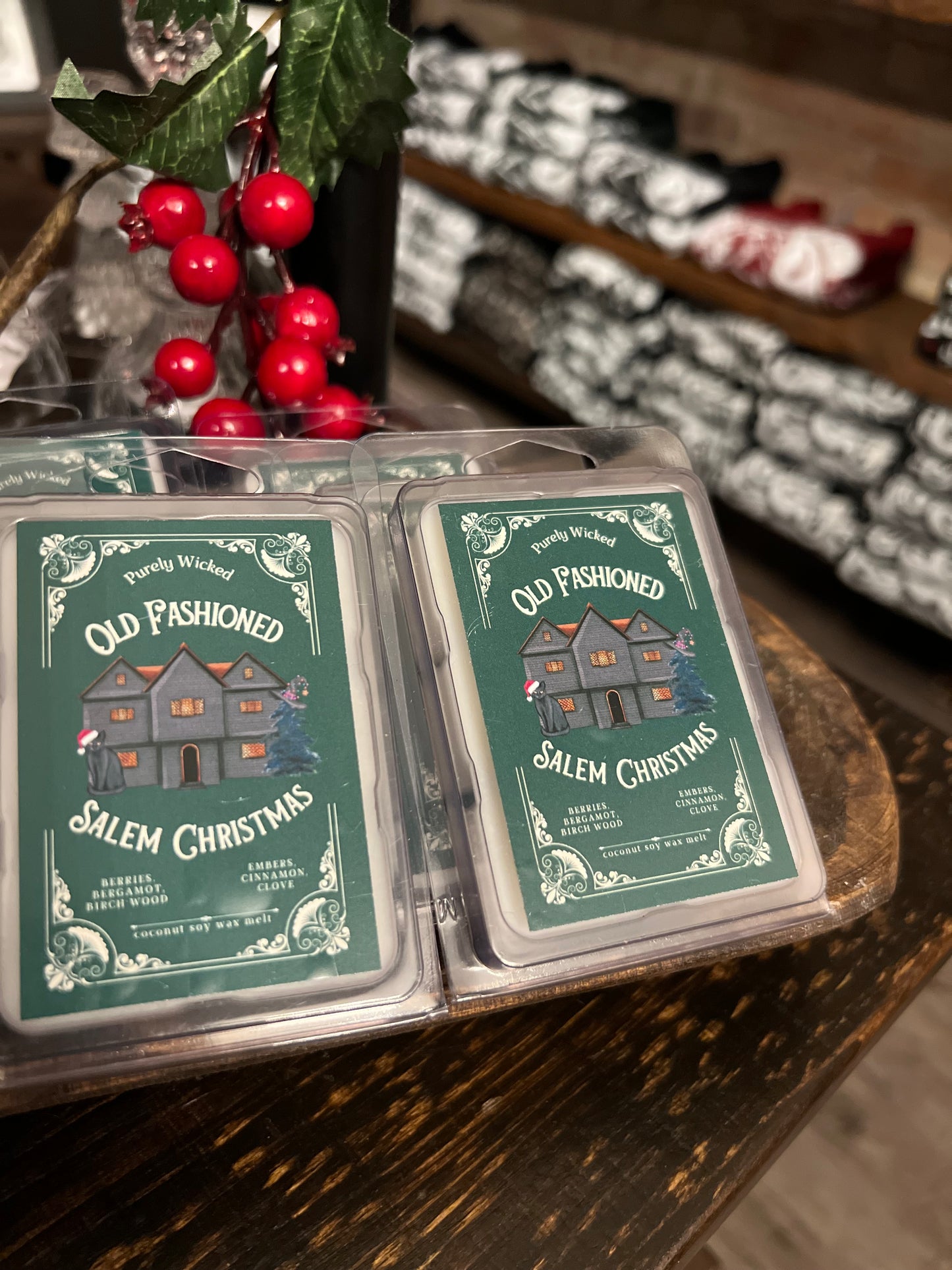 Old Fashioned Salem Christmas - Luxury Holiday Candle Collection