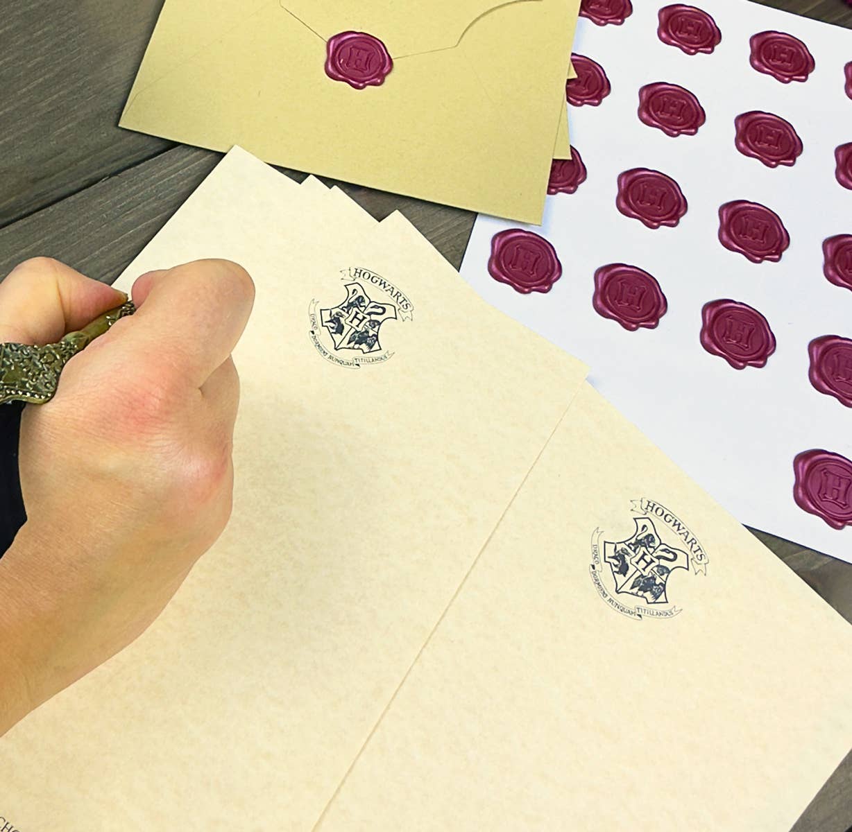 Harry Potter Hogwarts Boxed Stationery Set with Seals & Pen