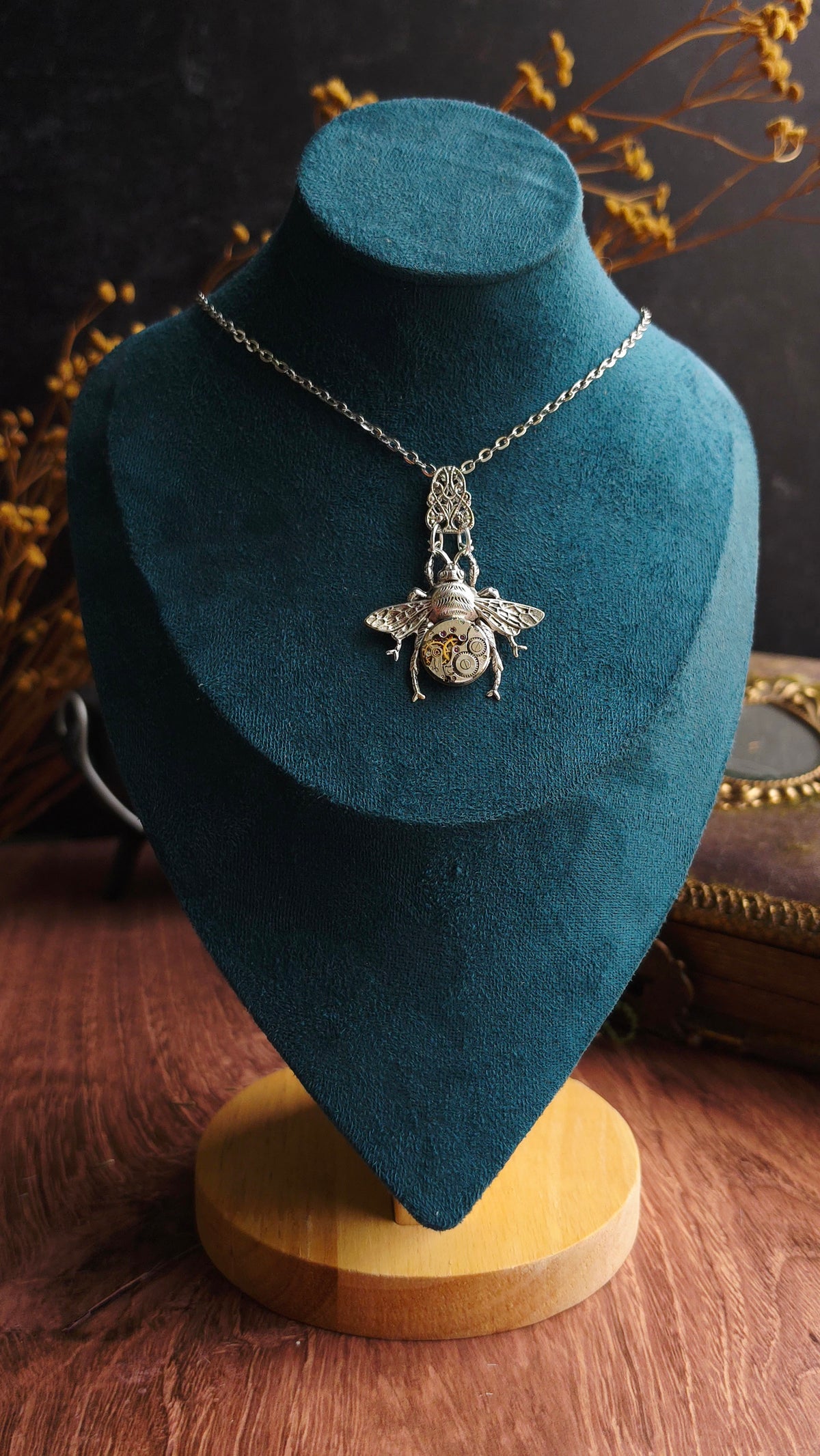 Meadow Bee Necklace - Arcane Angel