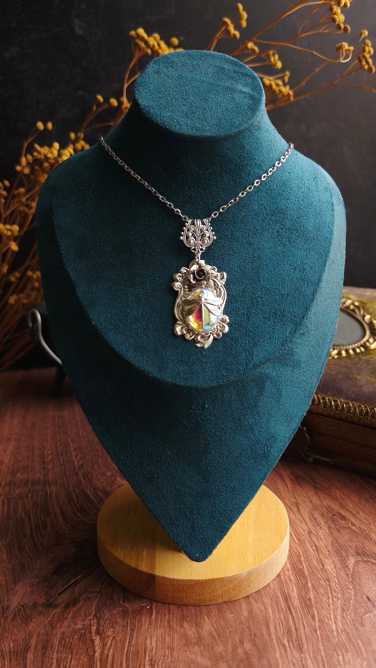 La Vie En Rose Necklace - Arcane Angel